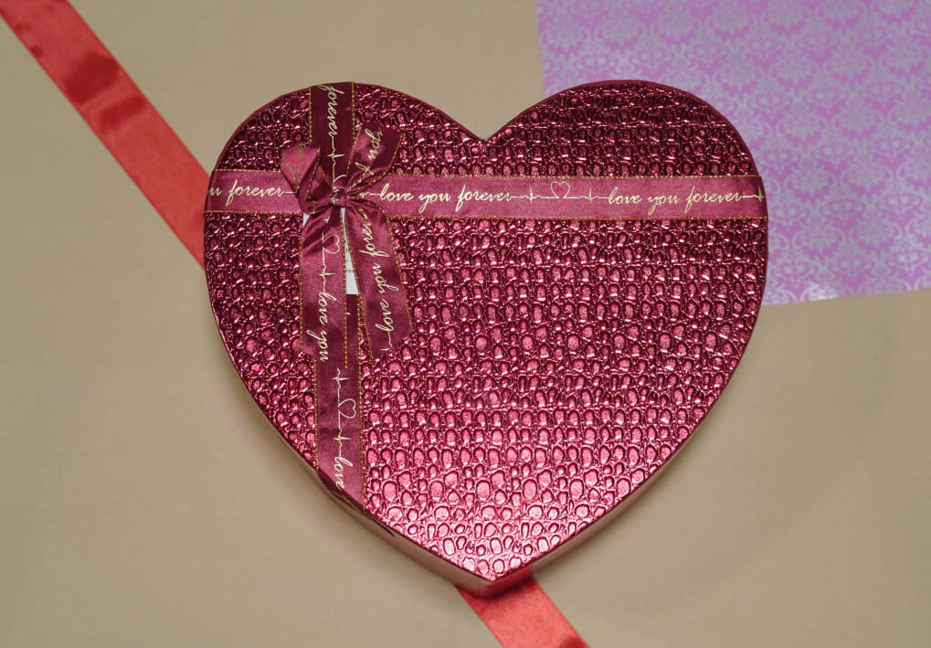 Совға учун тўплам. Ажойиб нарх ва етказиб бериш бепул. (189.000, Ажойиб шоколад, Совғабоп қути) онлайн