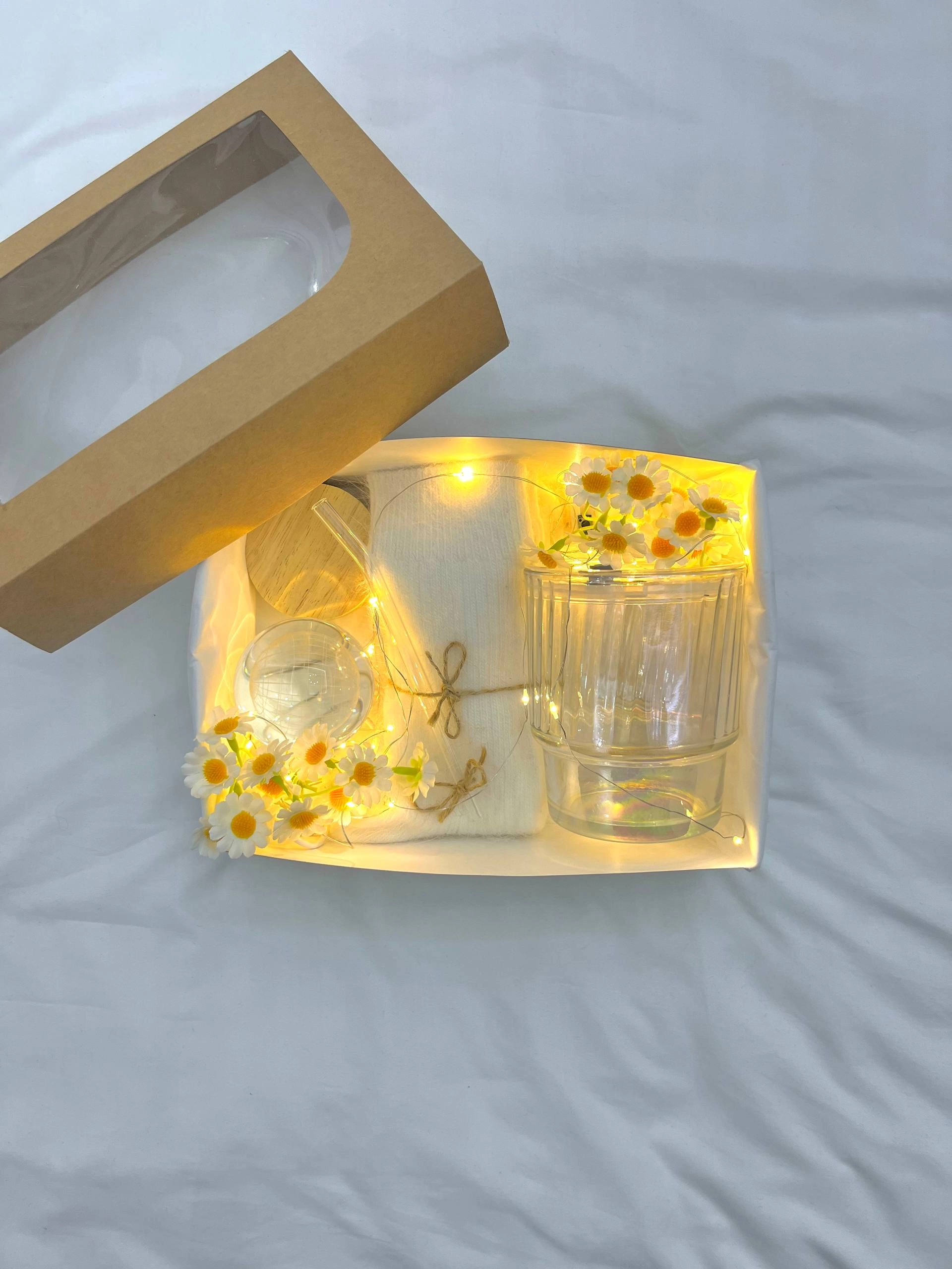 Yorug&lsquo;lik va mehr bilan to&lsquo;la sovg&lsquo;a to&lsquo;plami sotib olish