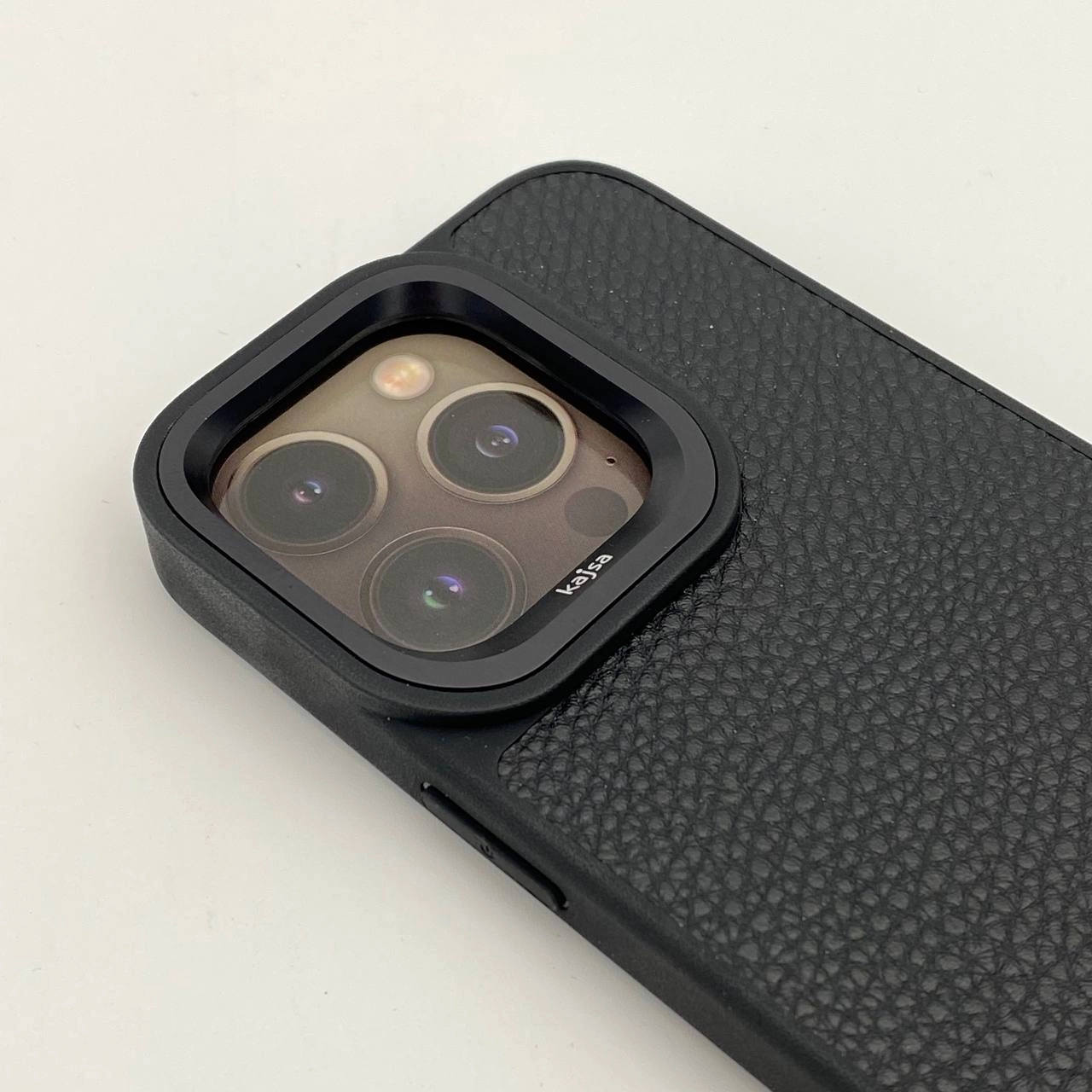 iPhone 15 Pro uchun Kajsa Preppie Collection qora g'ilofi O'zbekistonda