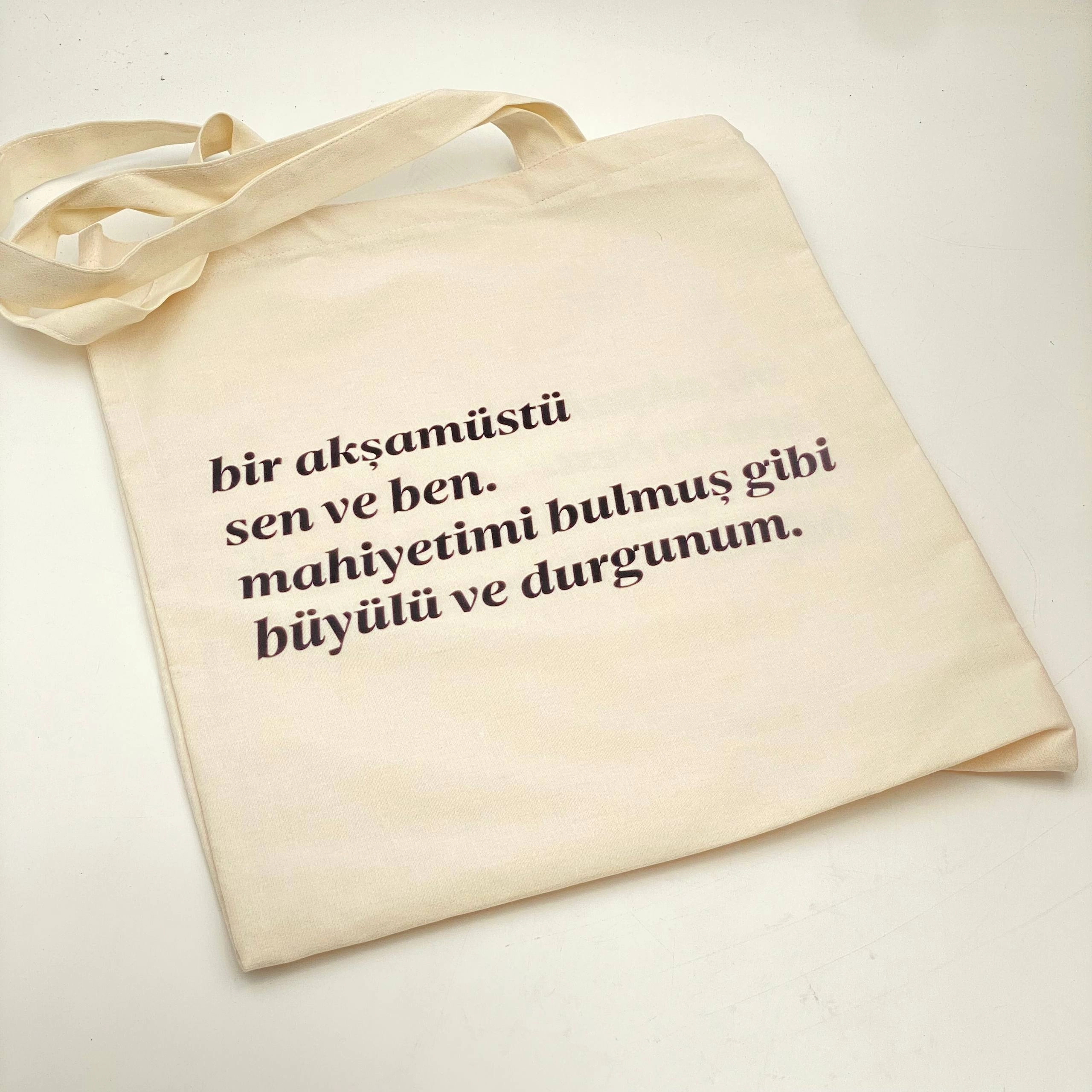Xaridlar uchun xalta shopper "turkcha matn" sotib olish