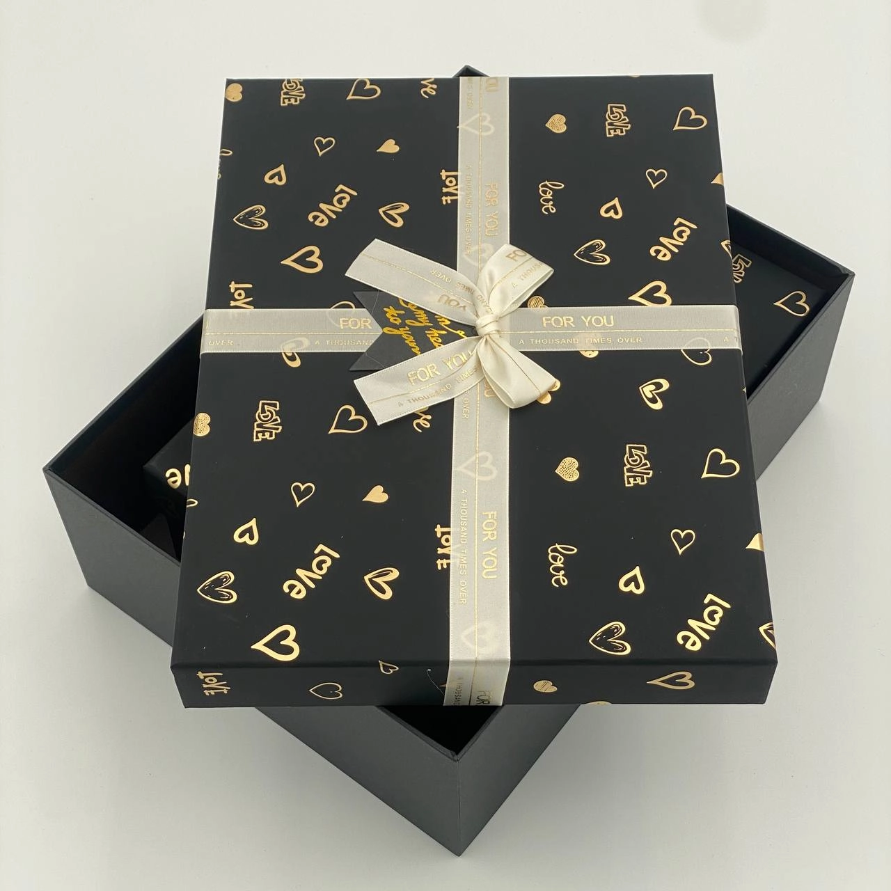 Sovg'a uchun quti, o'rtacha (28,5*20*8,5 sm) onlayn