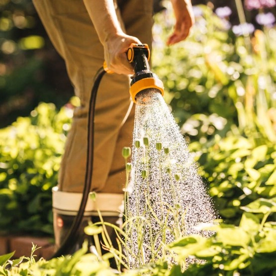 FISKARS 1020446 4 ta funksiyali Sug'orish uchun purkagich bo'lib to'lash