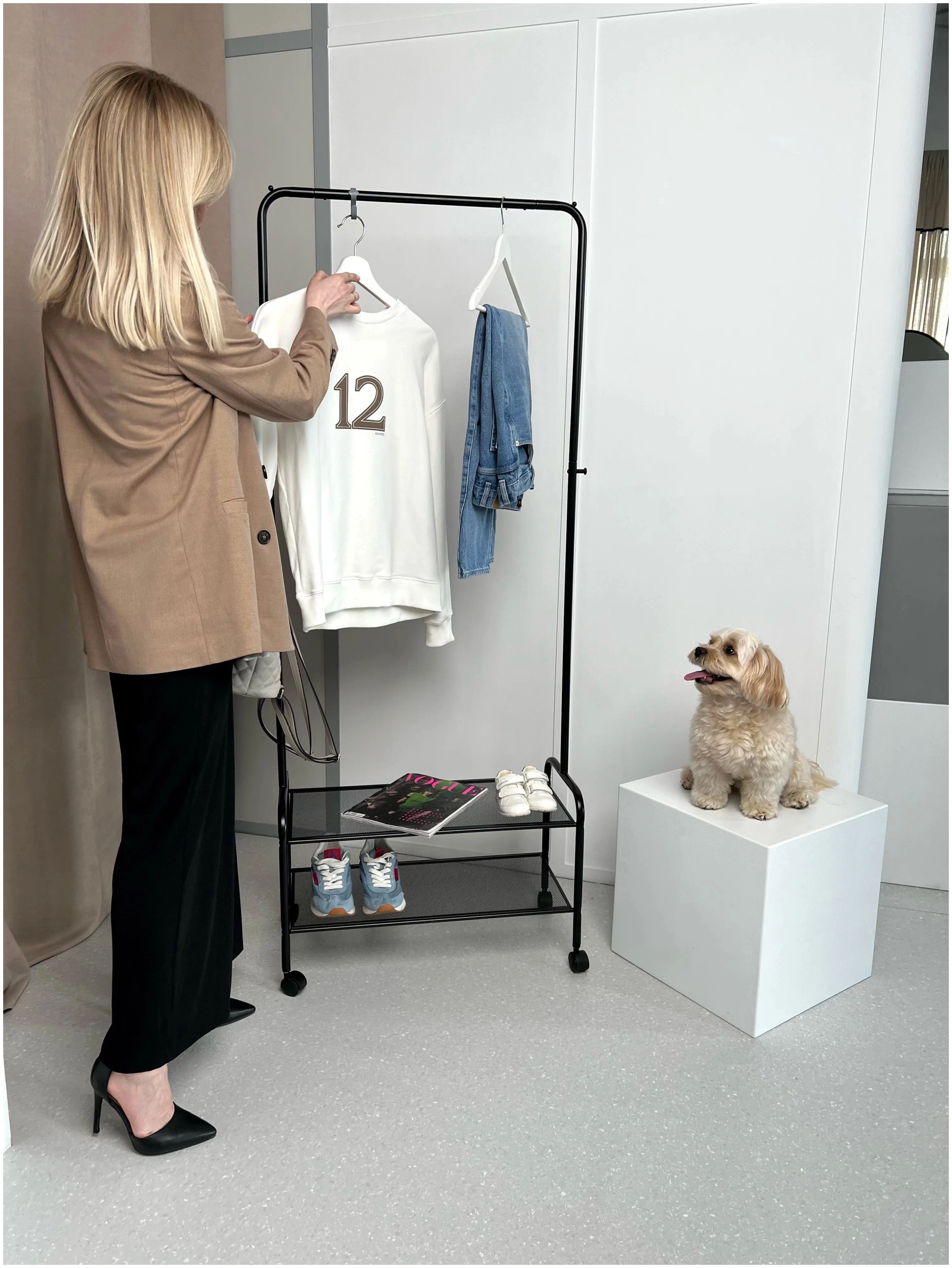 Valensiya 22M garderob ilgichi, ikki tokchali, g&lsquo;ildirakli (VALENCIA 22M kiyim ilgich) (Grafit) O'zbekistonda