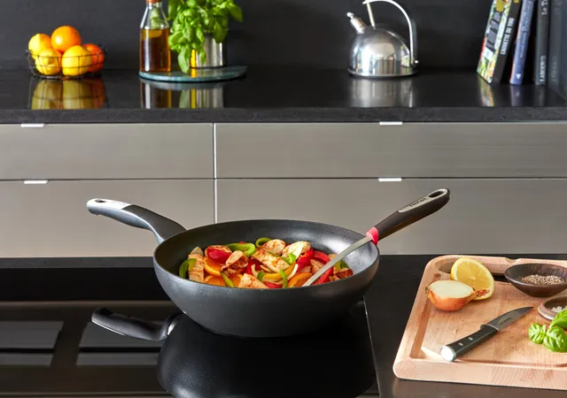 Сковорода-вок Tefal Unlimited 28 см G2551972 рассрочка