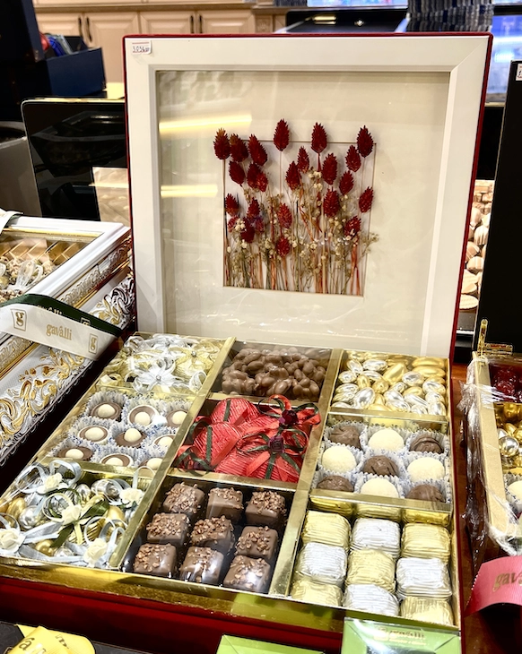 Chichek to&lsquo;plami &mdash; jonli gerbariy bilan katta premium to&lsquo;plam sotib olish