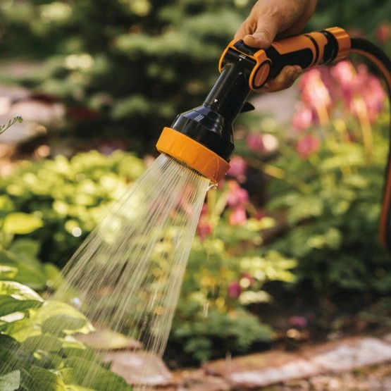 FISKARS 1020446 4 ta funksiyali Sug'orish uchun purkagich O'zbekistonda