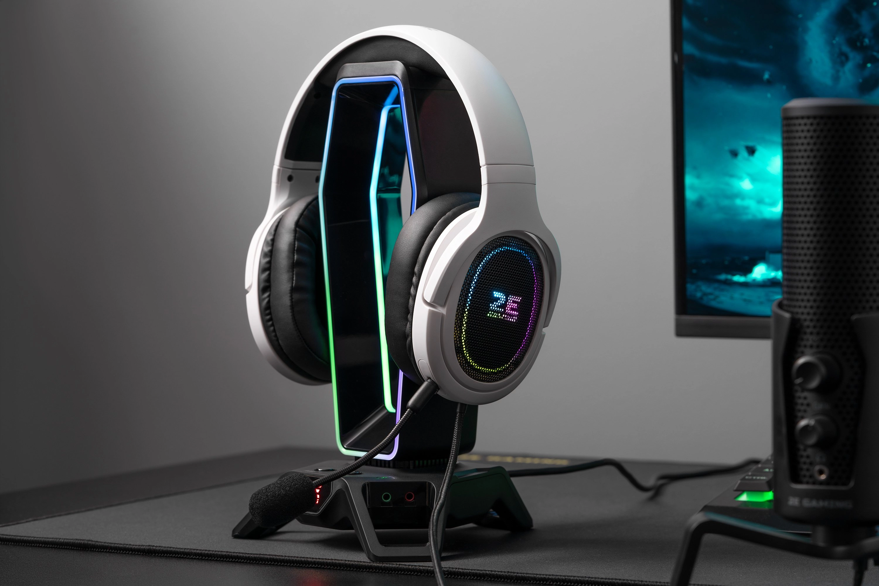 Подставка 3в1 для гарнитуры 2E Gaming Headset Stand RGB USB Black - фото №4 Подставка 3в1 для гарнитуры 2E Gaming Headset Stand RGB USB Black в Узбекистане