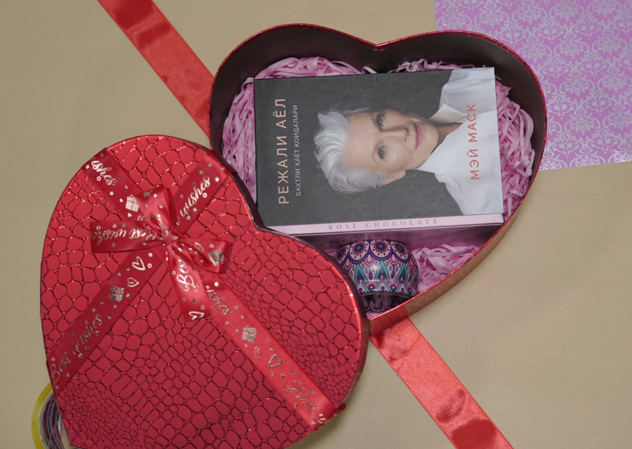Совға учун тўплам. Ажойиб нарх ва етказиб бериш бепул. (199.000, Ажойиб шоколад, Шам, Совғабоп қути) недорого