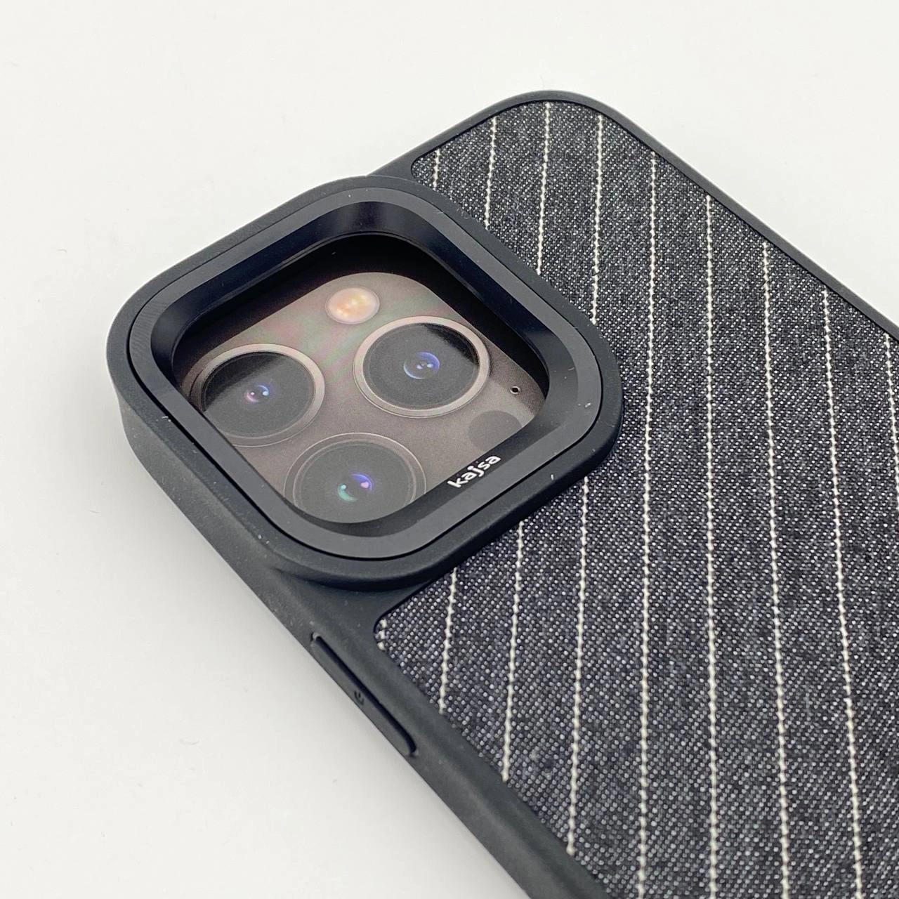 iPhone 15 Pro Max uchun Kajsa Denim Collection Stripe Gentlement qora g'ilofi O'zbekistonda