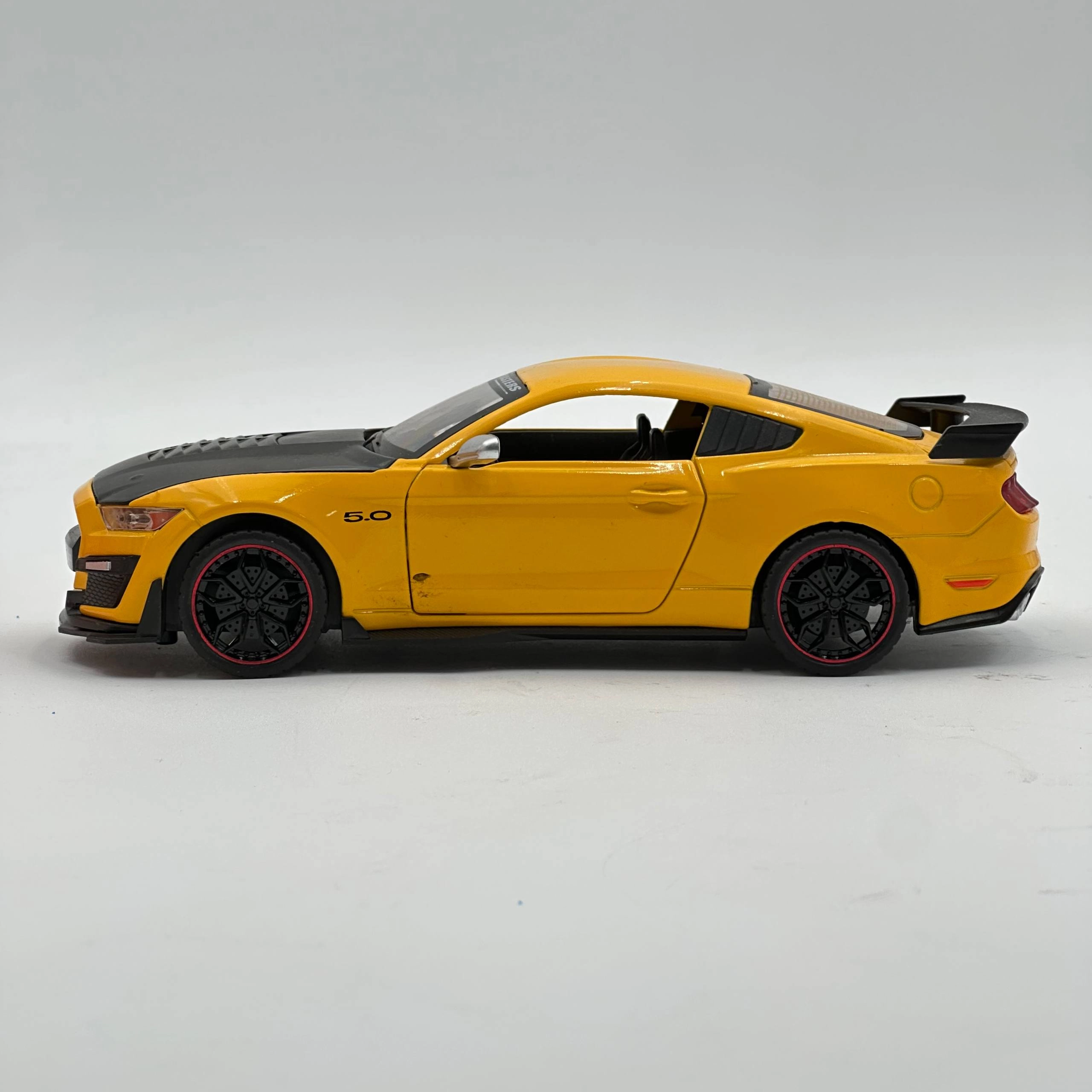 Ford Shelby GT500 o'yinchoq mashina modeli O'zbekistonda