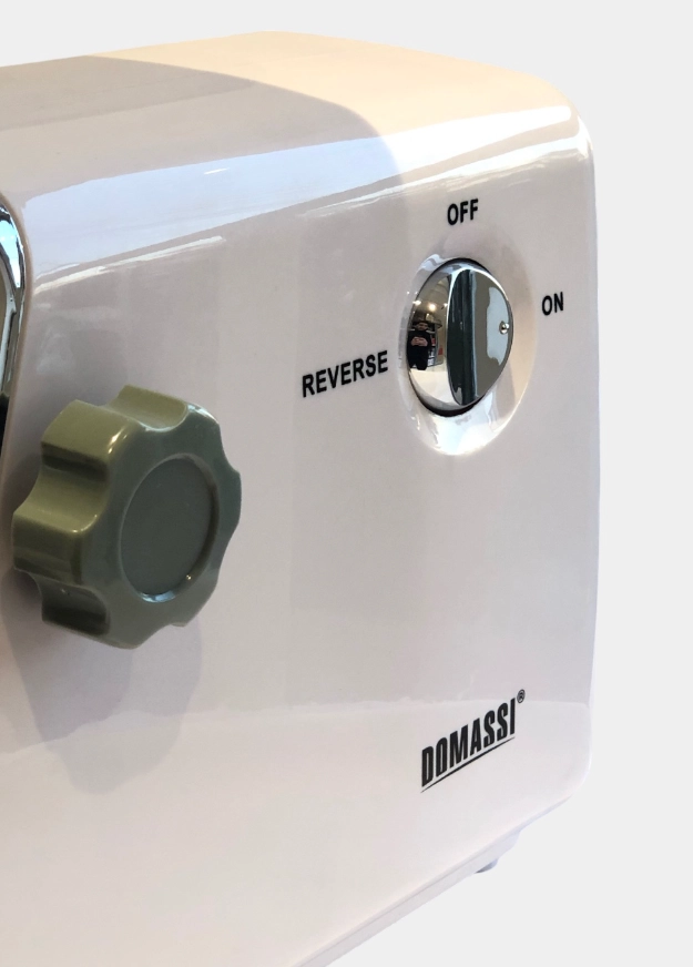 Электрическая мясорубкa Domassi DMG-1030 рассрочка