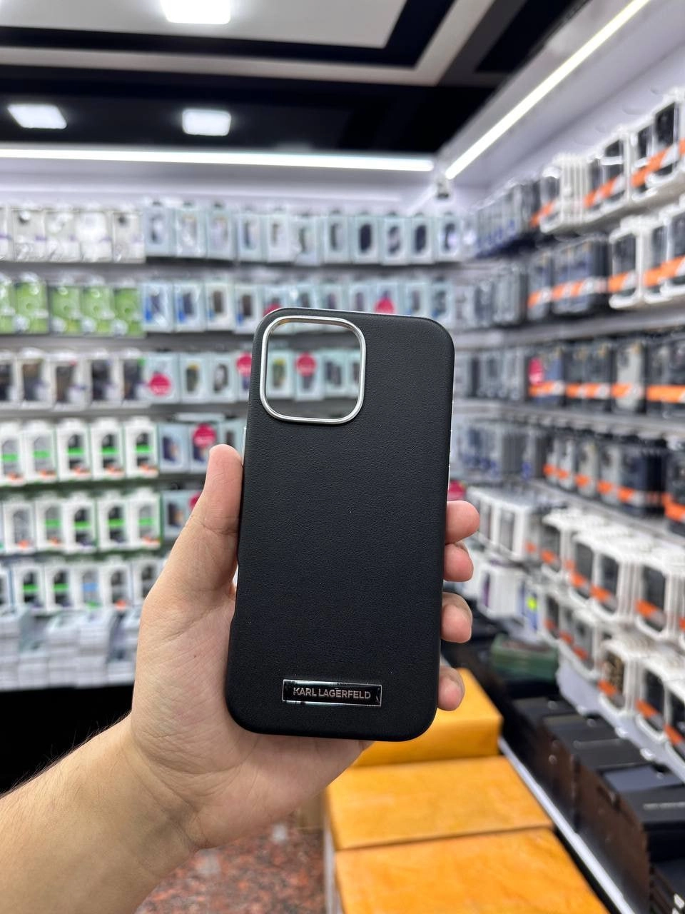 iPhone 16 Pro Max uchun CG MOBILE Karl Lagerleld g&lsquo;ilofi onlayn