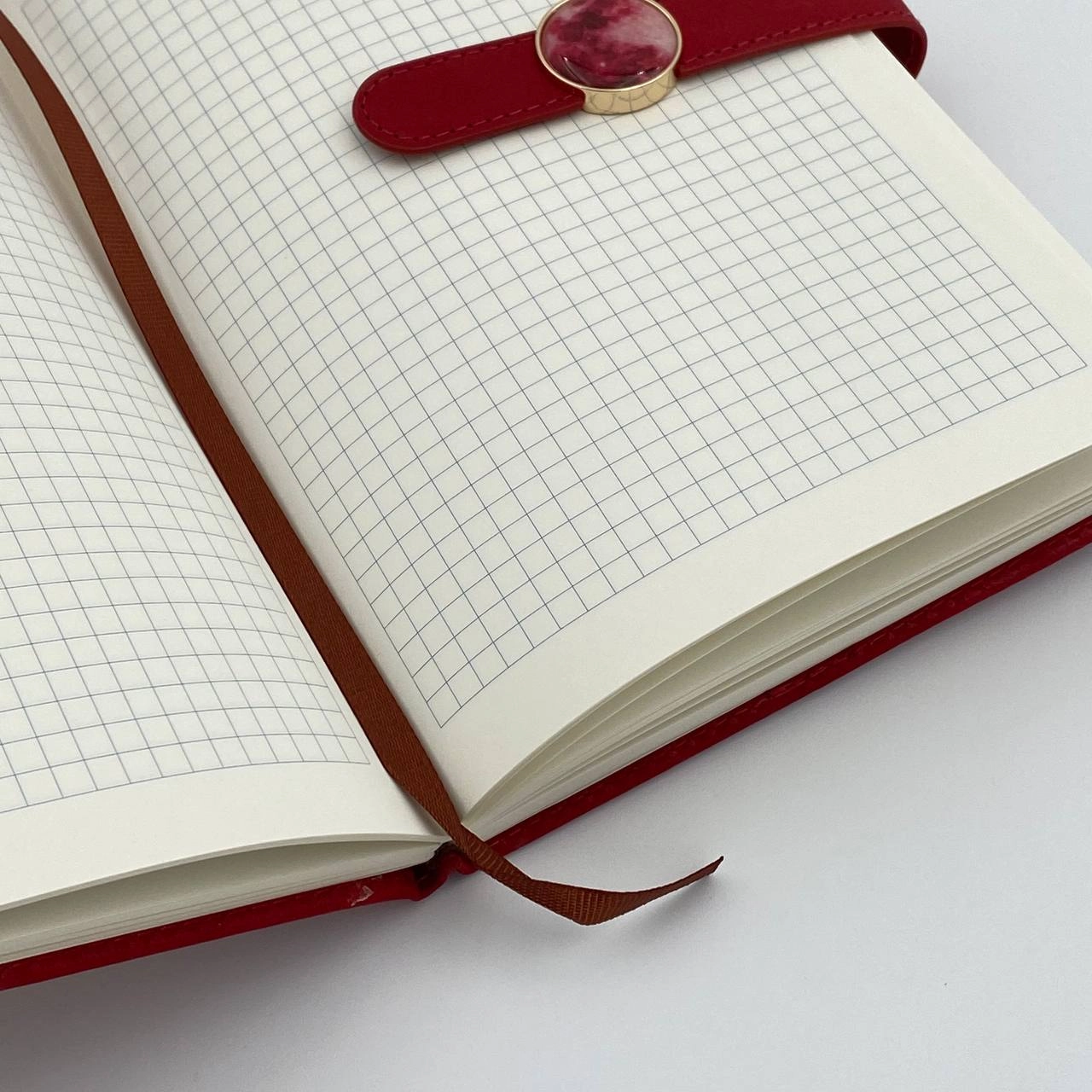 31-25 qizil magnitli bloknoti (116 varaq) arzon