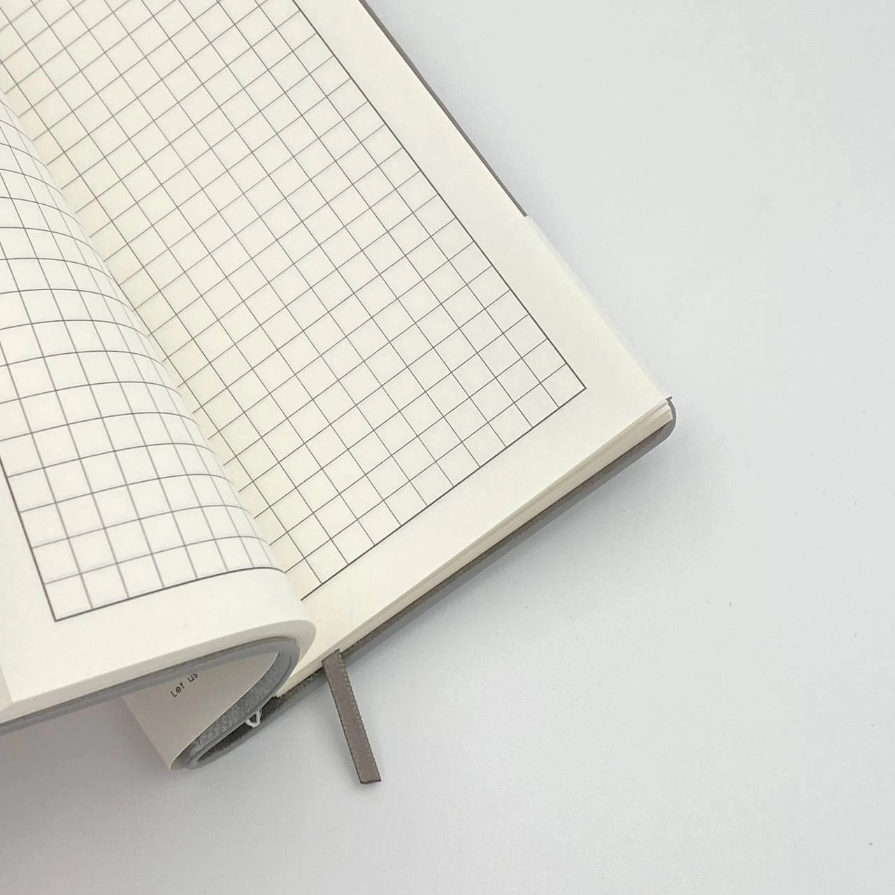 Блокнот с ручкой Dicai 163-60 клетку, серый, шт. (A6) в Узбекистане