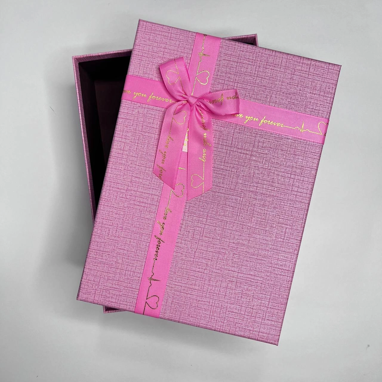 Sovg'a uchun quti pushti (33 × 24 × 11 sm) sotib olish