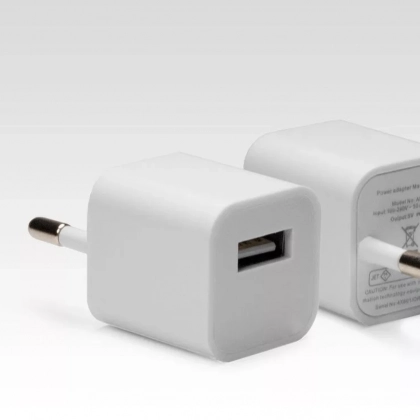 Сетевое зарядное устройство Apple iPhone USB мощностью 5 Вт  MD814CH/A