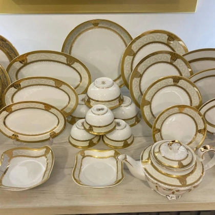 "Queen" WHITE (12 kishilik) terma servizi