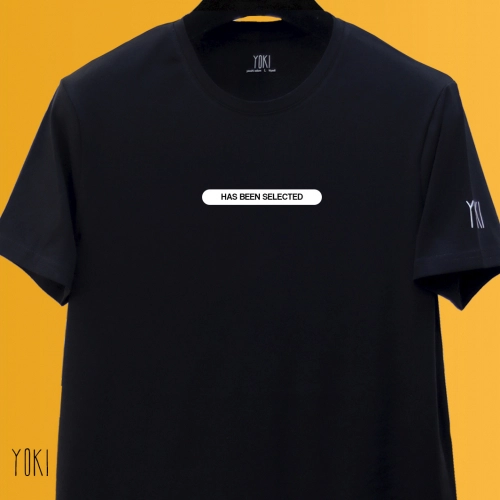 "HAS BEEN SELECTED" Black futbolkasi