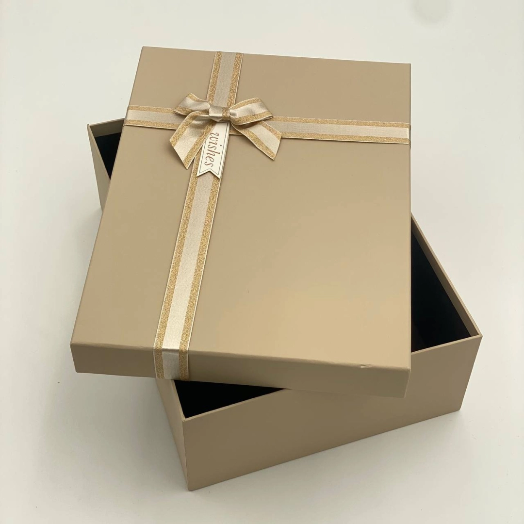 Подарочная коробка, большая (33*24*11 см)