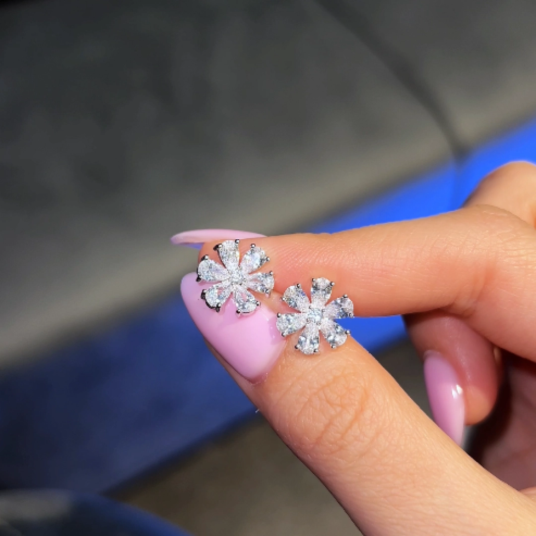 Kumush sirg'alar Moon petals