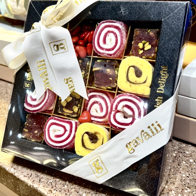 &ldquo;Delight Turkish&rdquo; kichik quti &mdash; 16 ta mini bo&lsquo;linmali assorti