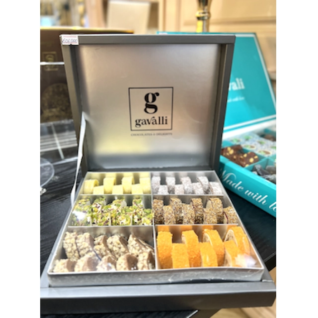 Grey quti, 6 bo&lsquo;limli sovg&lsquo;a to&lsquo;plami