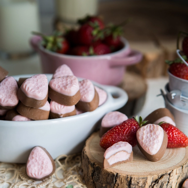 Maxsus tayyorlangan qulupnay, 1 kg