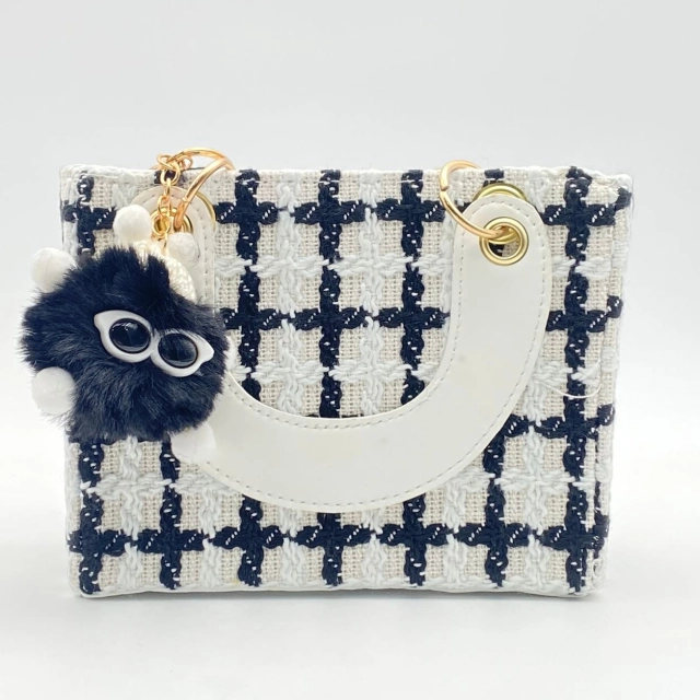 Женская сумка с брелком, White