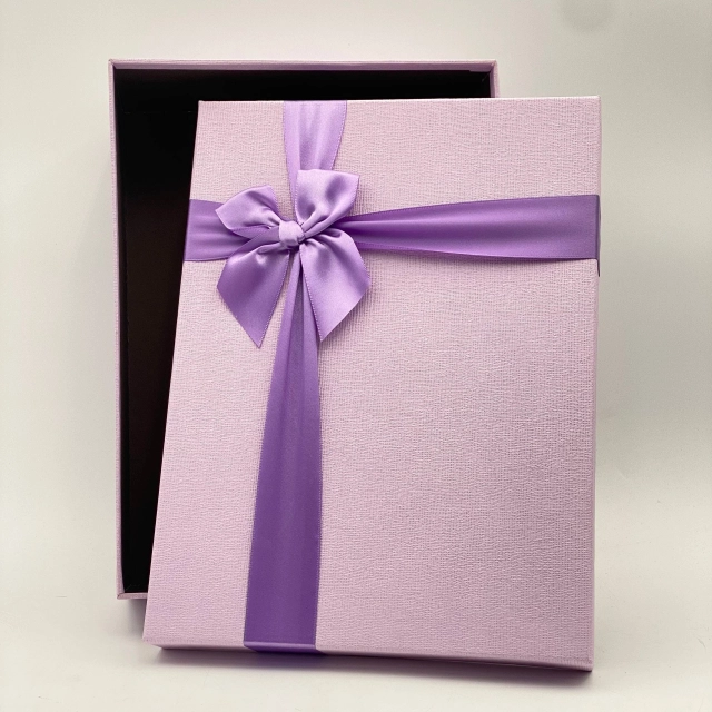 Sovg'a uchun quti Purple, kichik (24 &times; 16 &times; 6 sm)