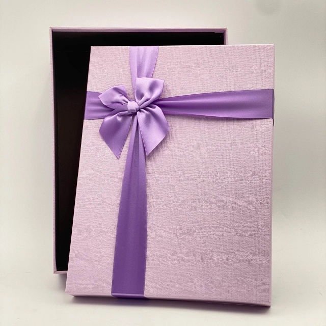 Подарочная коробка Purple, Большой (33 &times; 25 &times; 11 см)