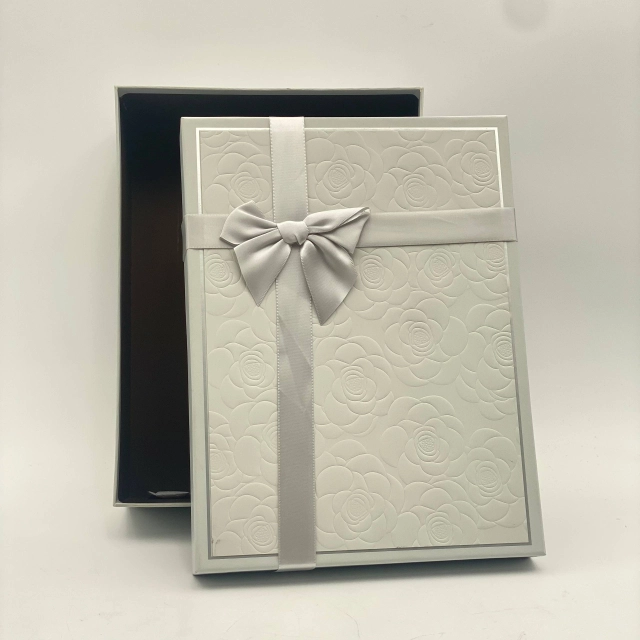 Sovg'a uchun quti Gray, kichik (24 &times; 16 &times; 6 sm)