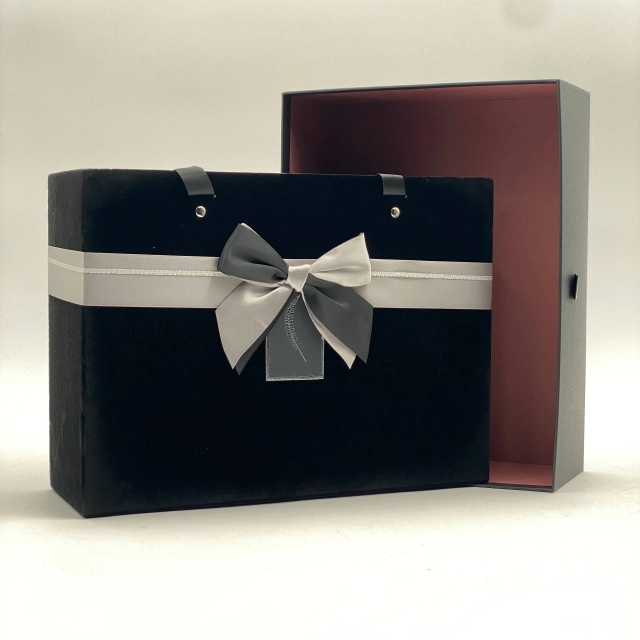 Sovg'a uchun quti qora 9335-12D, Katta (33 &times; 25 &times; 11 sm)