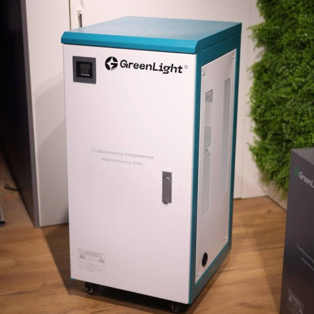 GreenLight 30 kVA quvvatga ega servoprivodli stabilizator (polga va devorga o&lsquo;rnatiladigan)