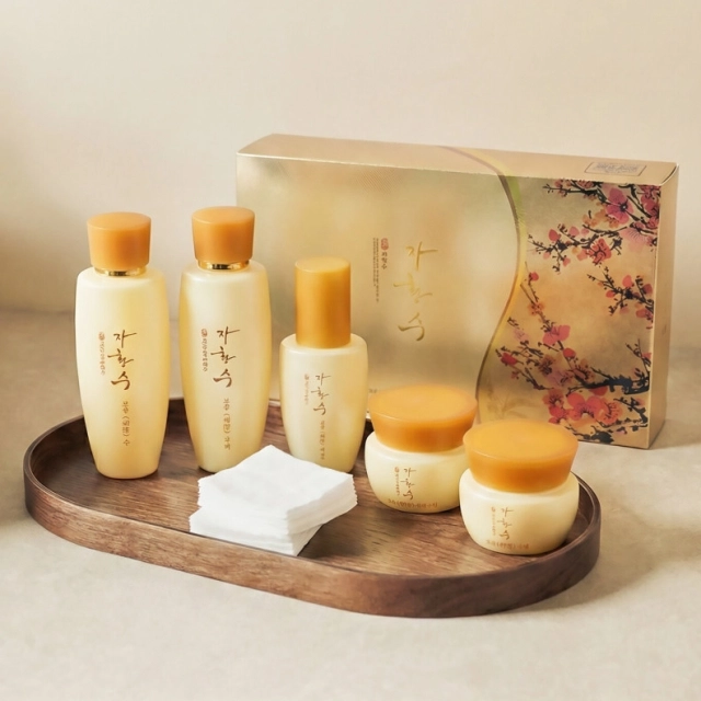 Yuz uchun namlantiruvchi mini parvarish to&lsquo;plami Ja Hwang Su Woman Skin Care Set