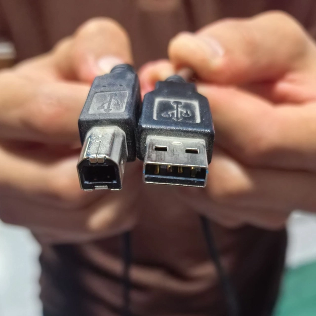 printer va noutbuk ulaydigan kabel